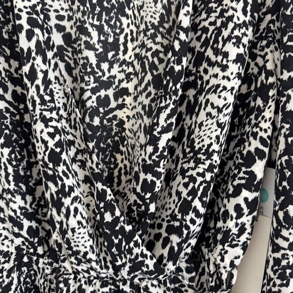 Nine Britton Women Faux Wrap Elastic Tie Waist Animal Print Blouse Size LP - Picture 5 of 11